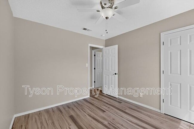 Building Photo - 1409 Stoneway Dr NW