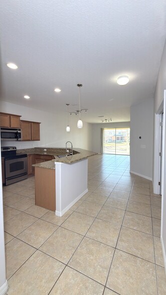 Building Photo - 4093 Shade Tree Ln