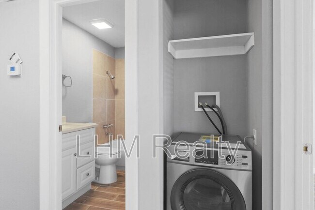 Building Photo - 1747 E Virginia Ave