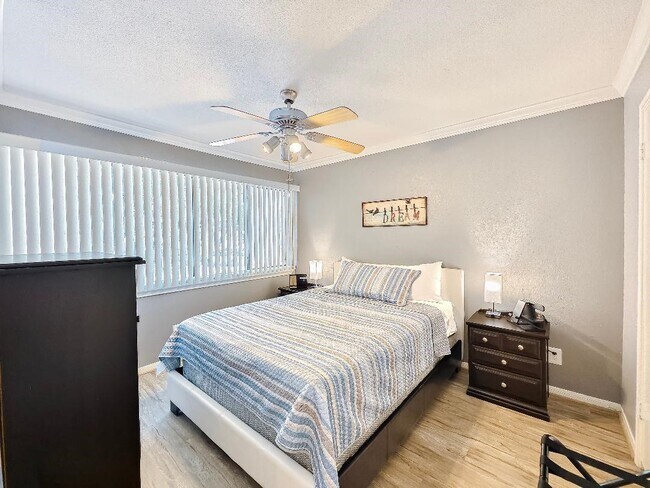 Building Photo - 12100 Melville Dr