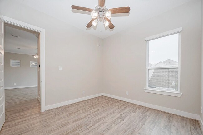 Building Photo - 10014 Granary Dr