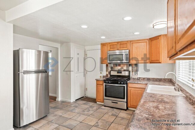 Building Photo - 808 Tremont Ct