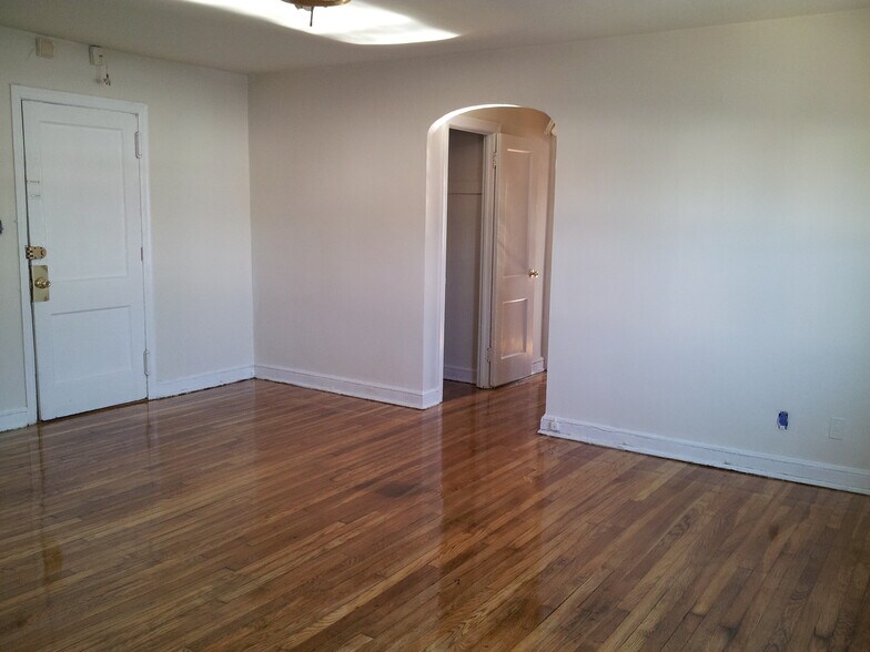 Building Photo - 220 Allison St NW