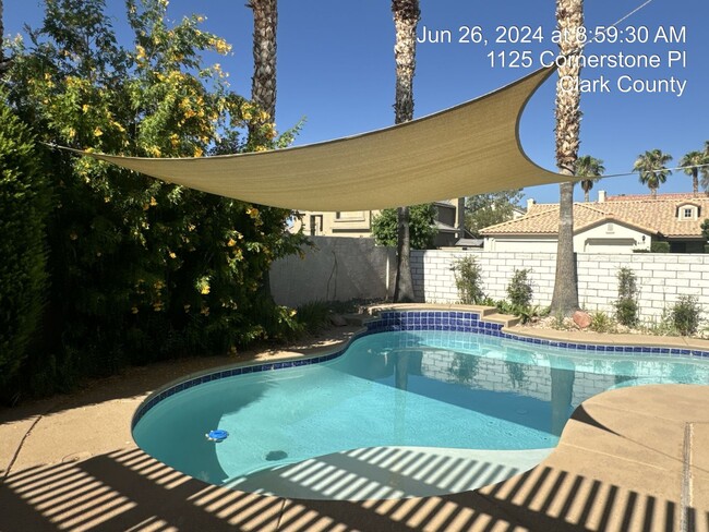 Building Photo - Beautiful Single Story with Pool in Eldora...