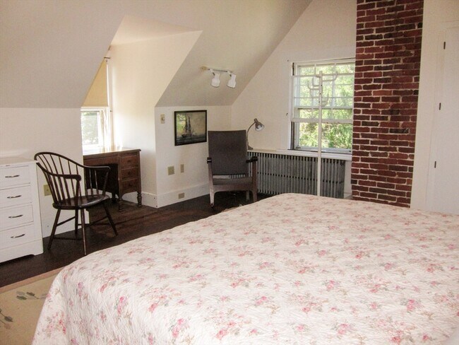 Building Photo - 48 Proctor St