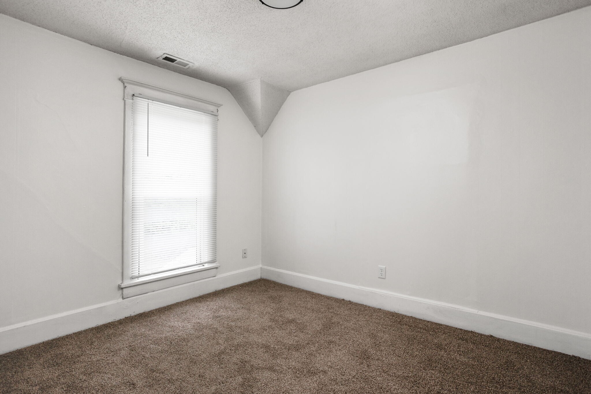 Building Photo - 418 N Drexel Ave