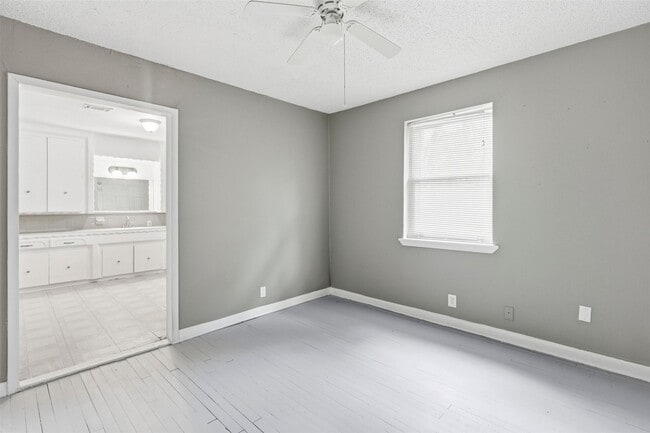 Building Photo - 344 Pennington Dr