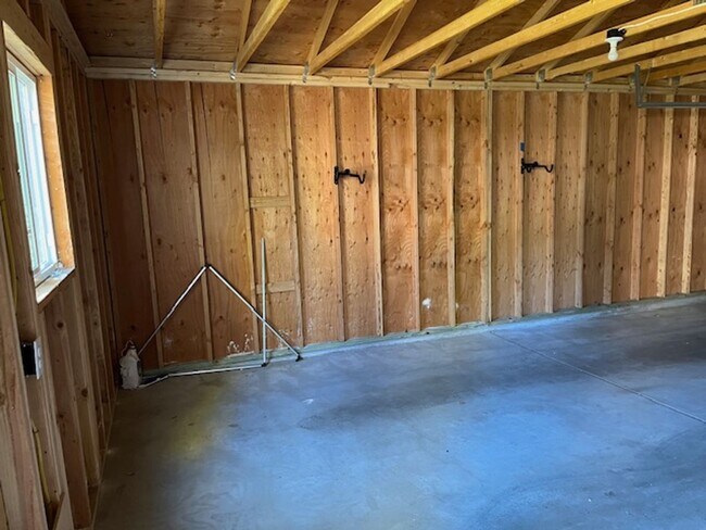 Building Photo - Old Town Updated 3 bed home w detached garage