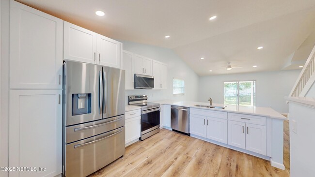 Building Photo - 450 Aquatic Dr