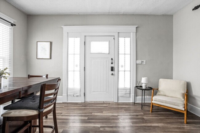 Building Photo - 325 N Bancroft St