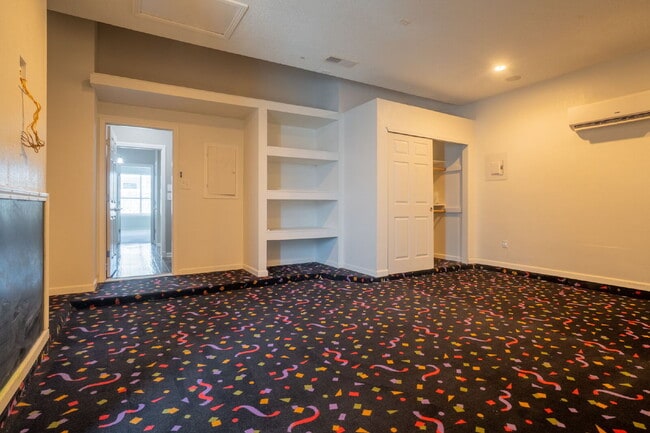 Building Photo - "Charming 4-Bed Oasis with 3 Full Baths on Twin Leaf Drive in El Paso, TX!"