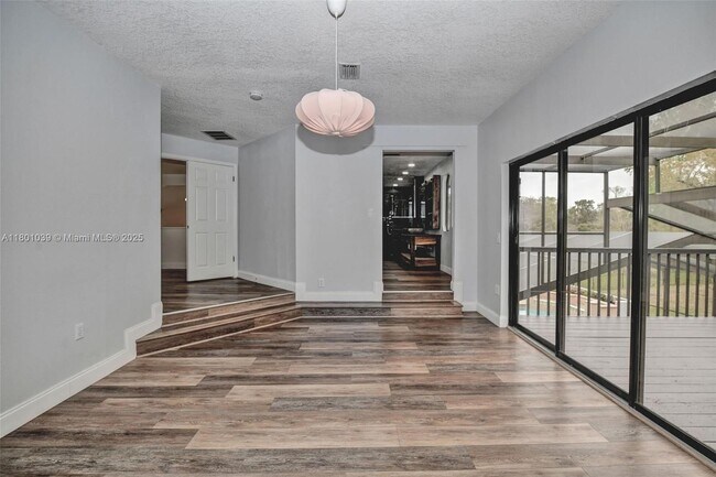 Building Photo - 7505 Jomel Dr