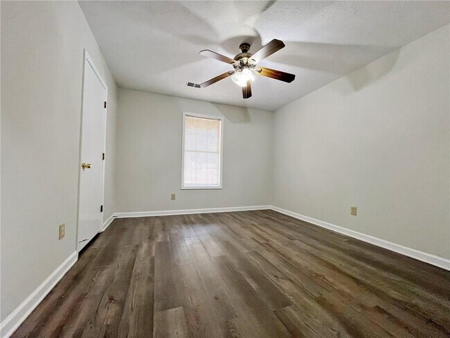 Building Photo - 11250 Ridge Hill Dr