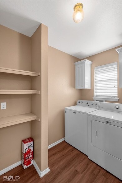 Building Photo - 406 Lavita Dr