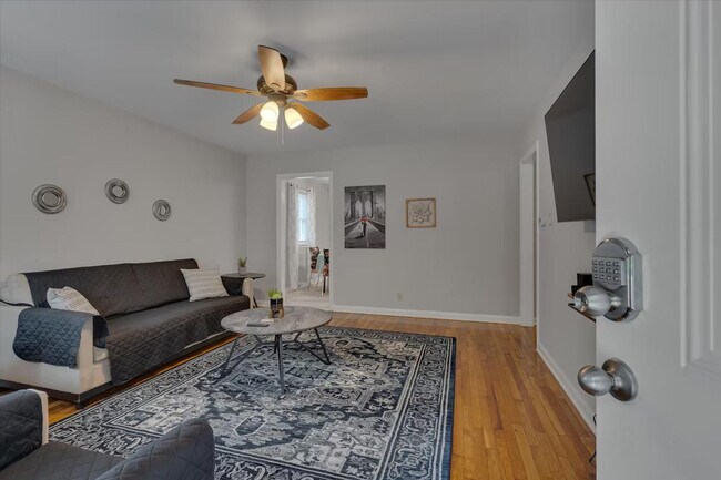 Building Photo - 804 Urban Ave