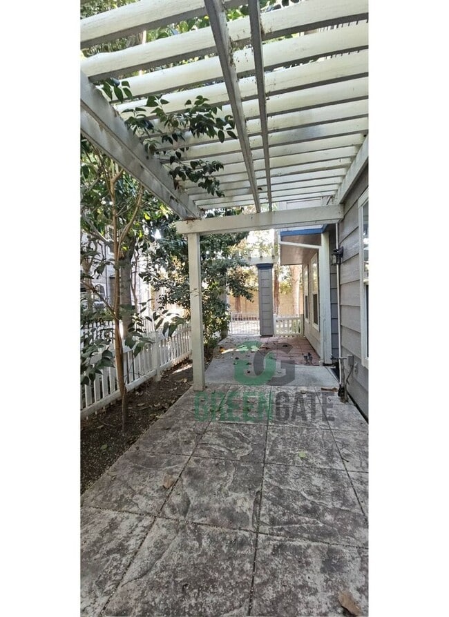 Building Photo - Charming 3 Bedroom 2 Bath Condo in TRACY! ...