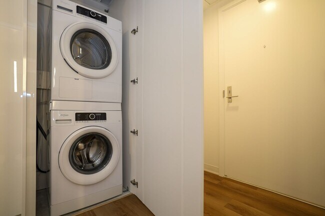 Building Photo - Aalii ocean view unit for rent, furnished and 1 free parking stall