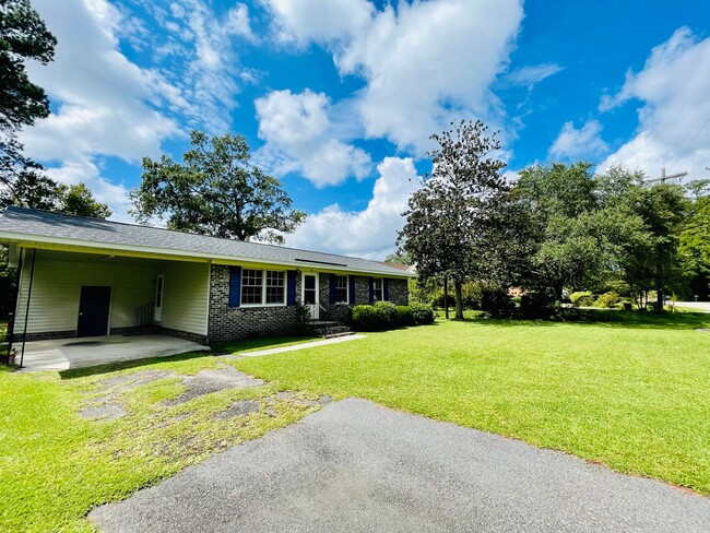 Building Photo - Updated and adorable rancher home in Old C...