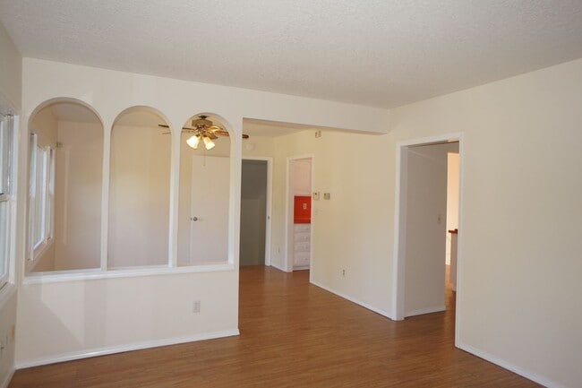 Building Photo - NE Portland 3 bedroom Rose City Park - APP...