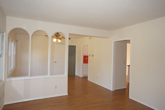 Building Photo - NE Portland 3 bedroom Rose City Park