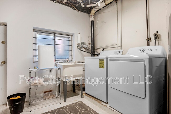 Building Photo - 634 S Curley St