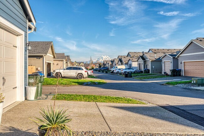 Building Photo - 3 Bedroom home in Yelm with Garage