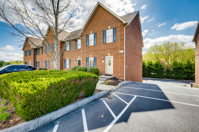 Building Photo - 1709 Cherokee Rd