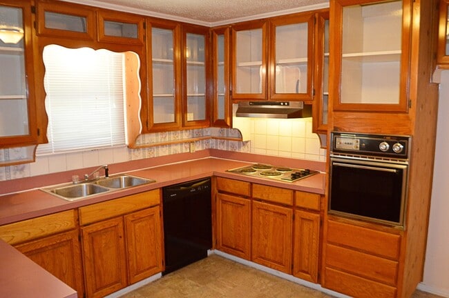 Building Photo - Charming Home In Waverly Park Addition