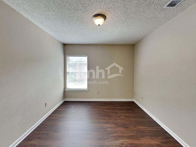 Building Photo - 8216 Leafcrest Dr