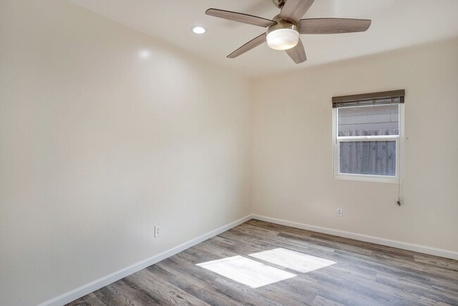 Building Photo - 1736-40 Dahlia Ave