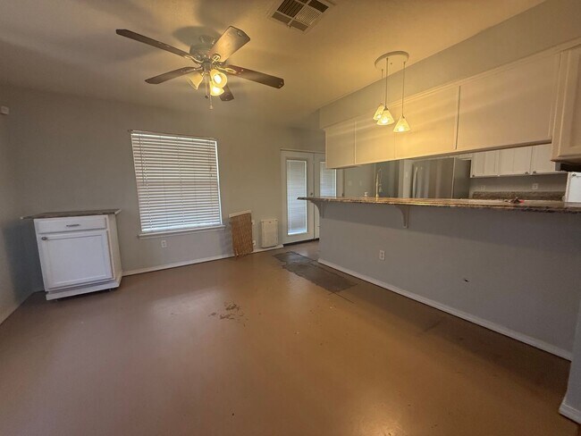Building Photo - 609 Montwood Ct