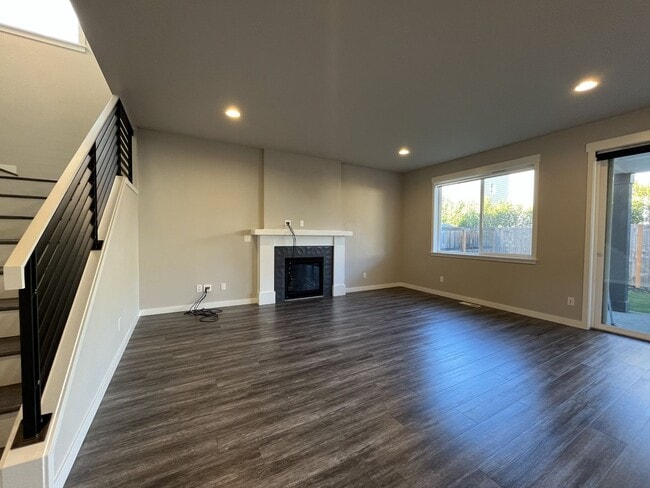 Building Photo - Expansive 2020 Forest Grove Home with 4 Bedrooms, Loft, Modern Kitchen & Covered Patio