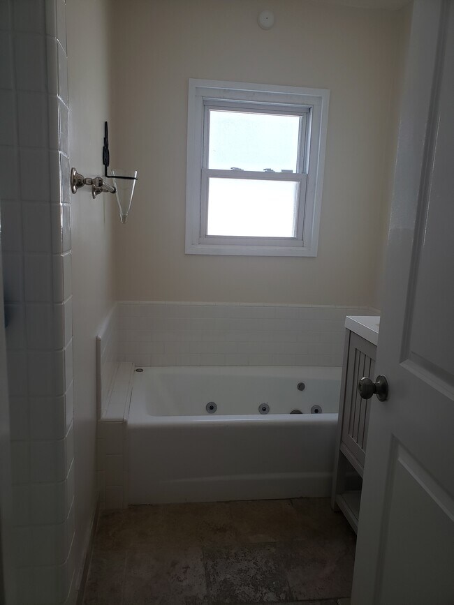 Building Photo - 3754 Tuller Ave