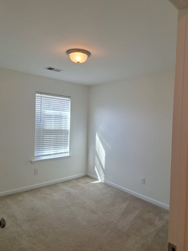 Building Photo - ***HURRY, MOVE IN SPECIAL****Superb Home Located in the Catawba Hills Neighborhood!