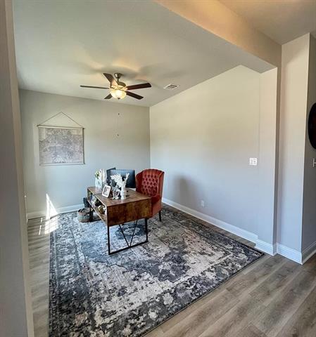 Building Photo - 908 Lamp Post Ln