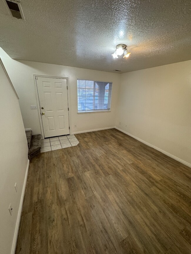 Building Photo - 905 W 350 N