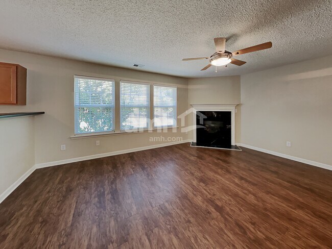 Building Photo - 347 Dogwood Creek Pl