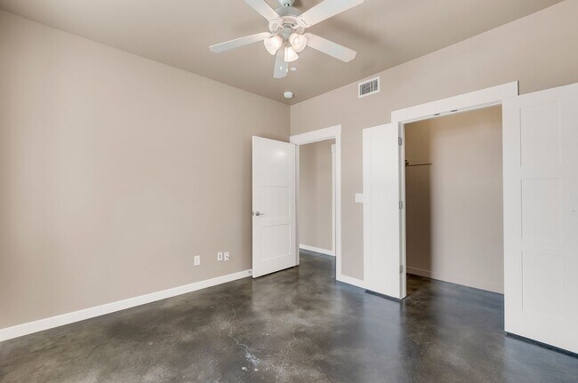 Building Photo - 2 Bedroom, 1 Bath Available! MOVE IN SPECIAL $2000