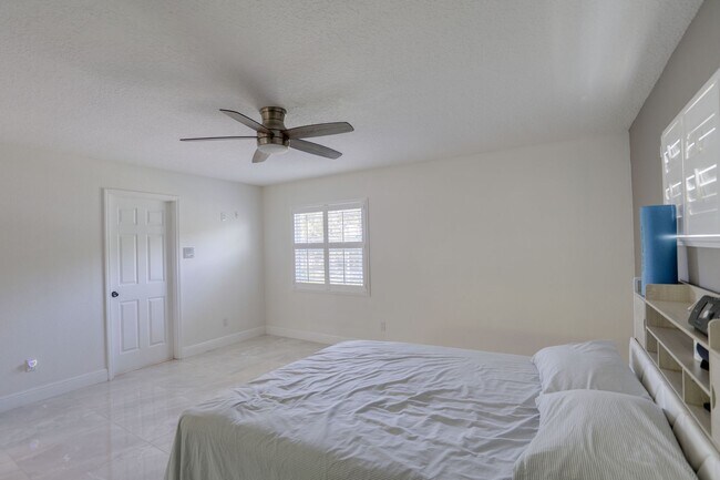 Building Photo - 633 Spring Oaks Blvd