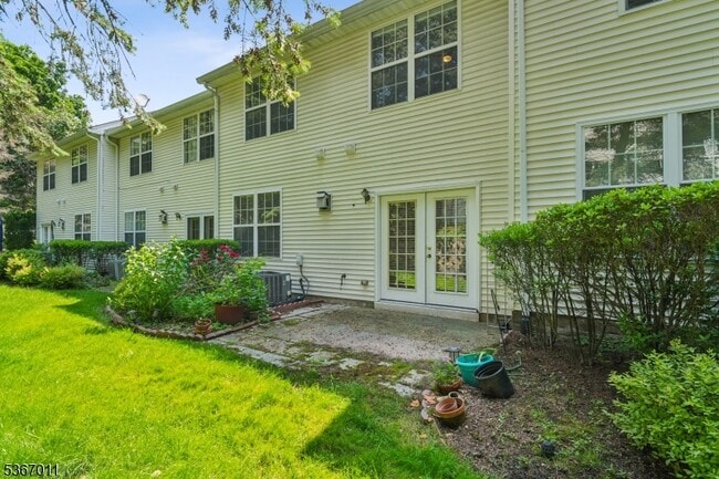 Building Photo - 315 Winthrop Dr
