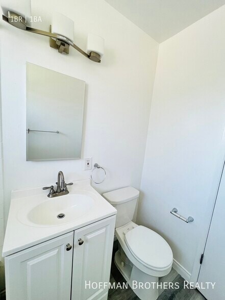 Building Photo - 630 N Cerritos Ave