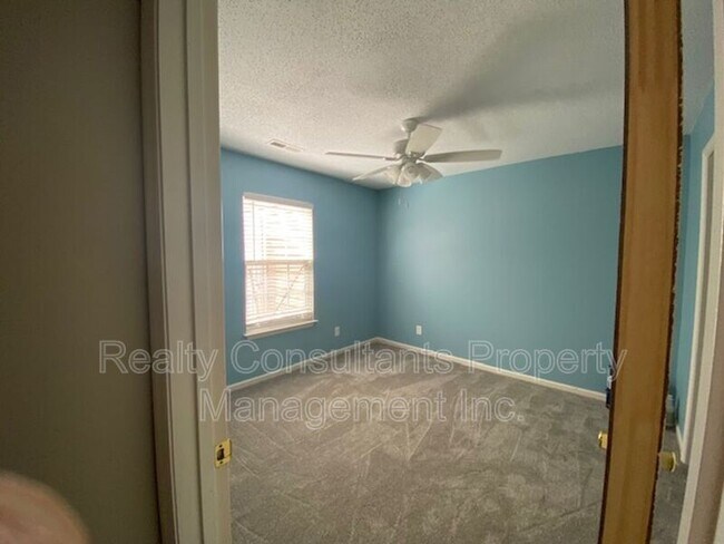 Building Photo - 96 Tannenbaum Cir