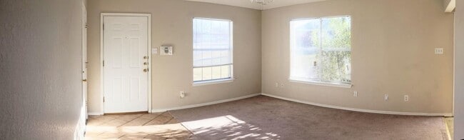 Building Photo - 2301 Flintstone Cir