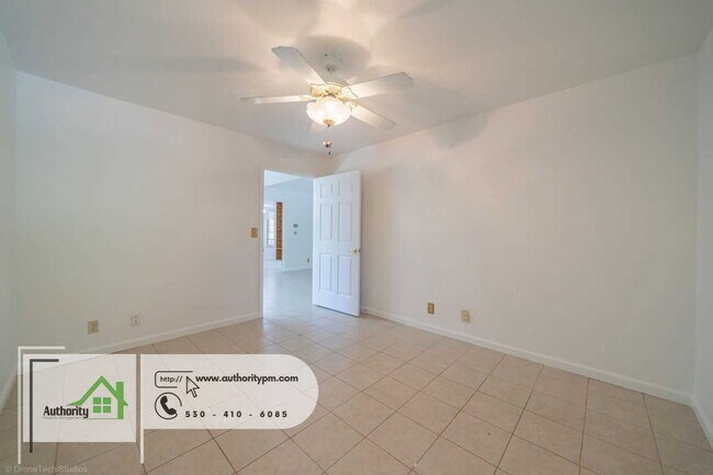 Building Photo - 2832 Howard Dr