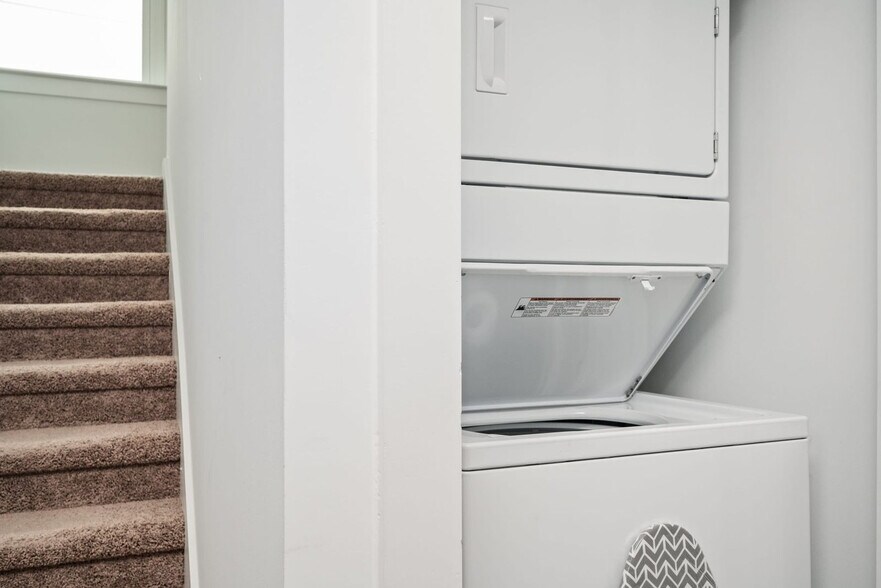 Building Photo - 542 Boulevard NE