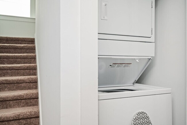 Building Photo - 542 Boulevard NE