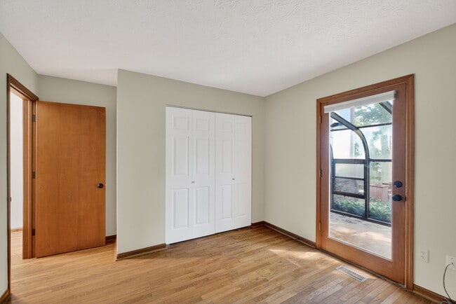 Building Photo - 4 Bedroom Near Butler University!