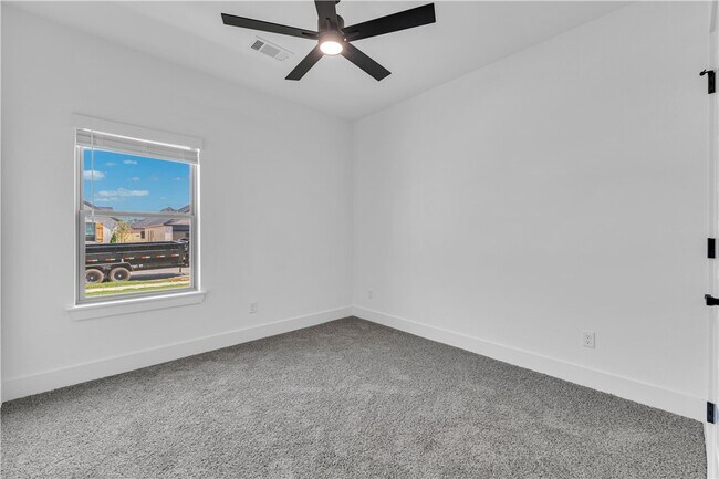 Building Photo - 7001 SW Basswood Ave