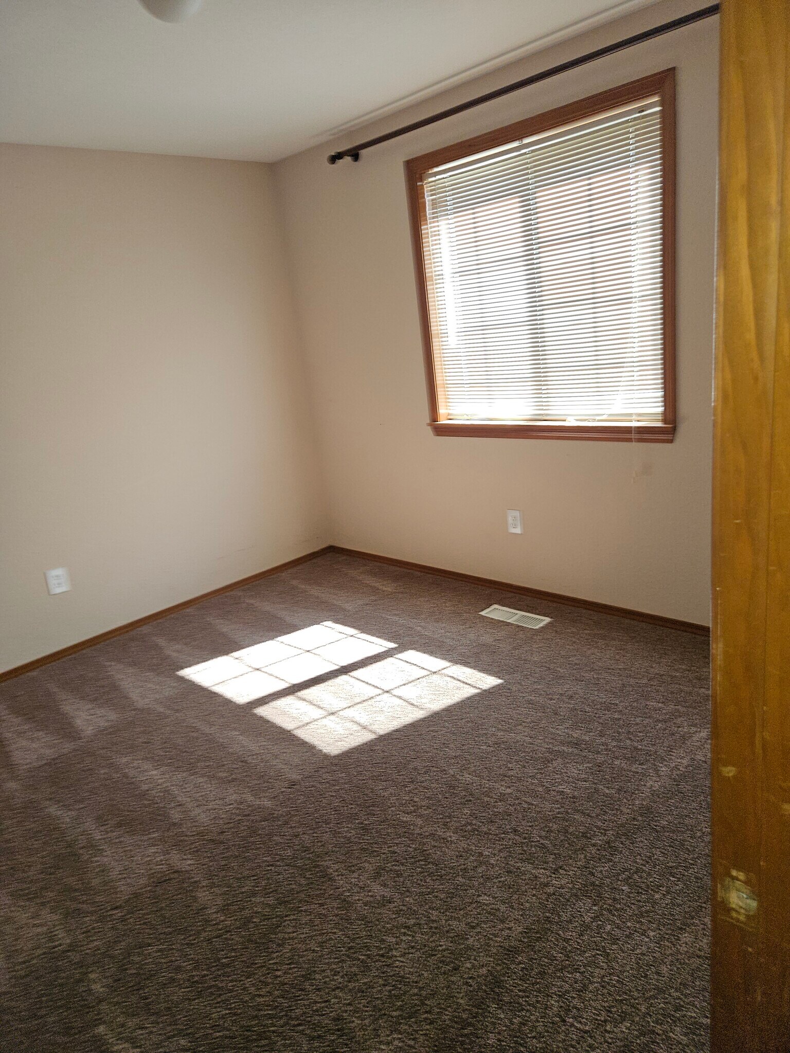 Building Photo - 2334 Island Dr NW