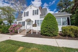 Building Photo - 8 Northridge St